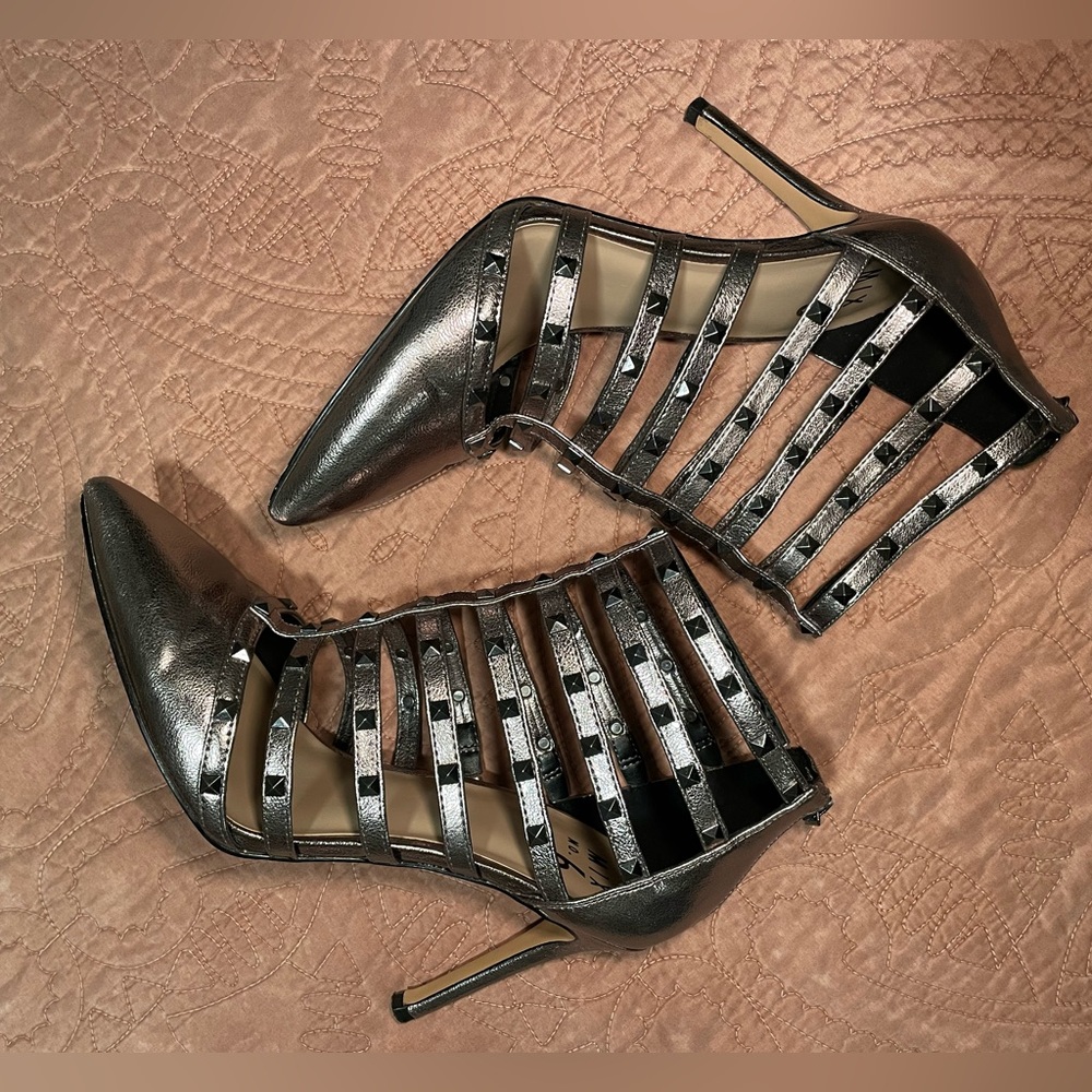 Mix no. 6 silver studded pointy toed stiletto shoes size women’s 11